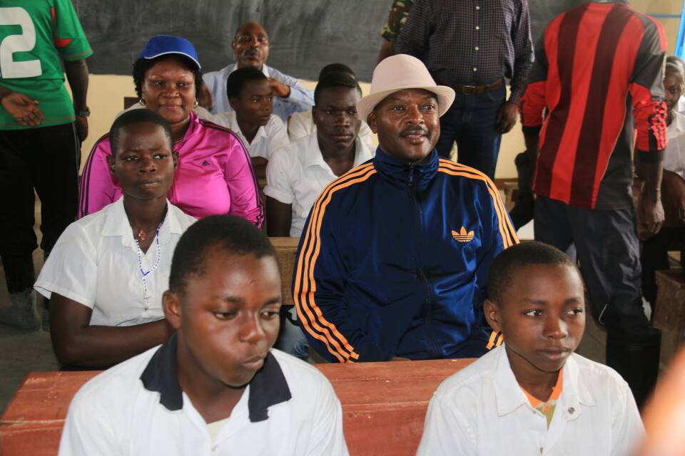 Son Excellence le Président de la République inaugure une école à trois niveaux à Mutimbuzi