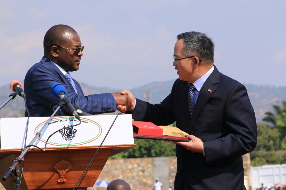 Le Président Nkurunziza  a décoré les meilleurs patriotes et diplomates à l’occasion du 55ème anniversaire de l’indépendance