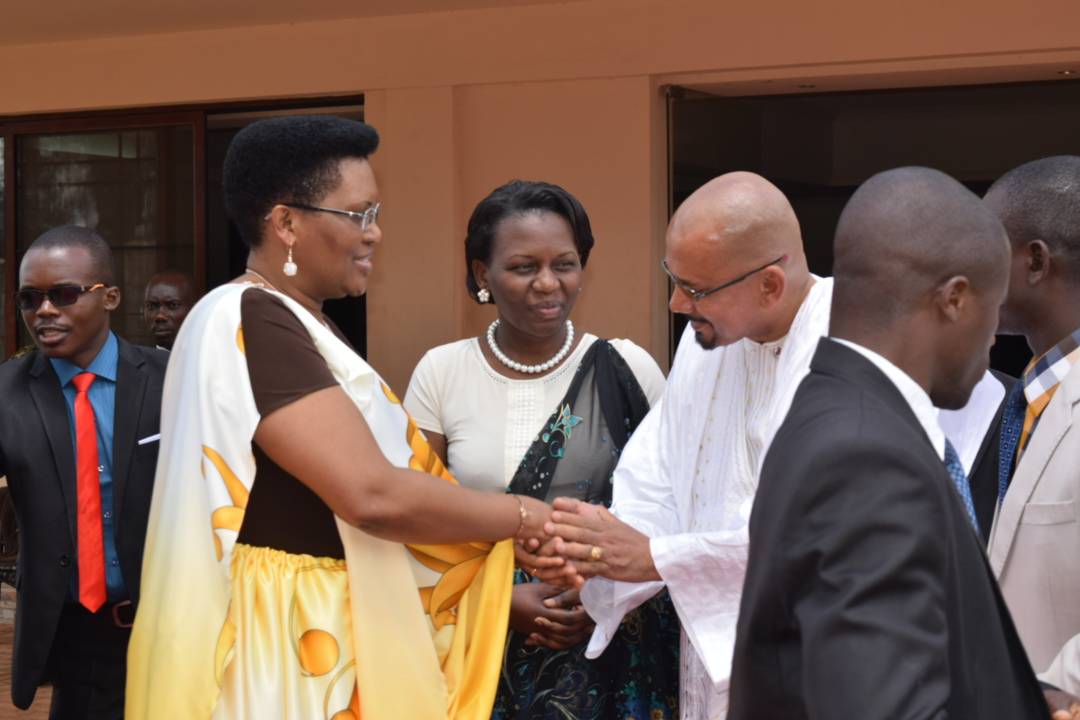La campagne menée par la Première Dame sur la PTME et la PEC Pédiatrique se poursuit à Gitega