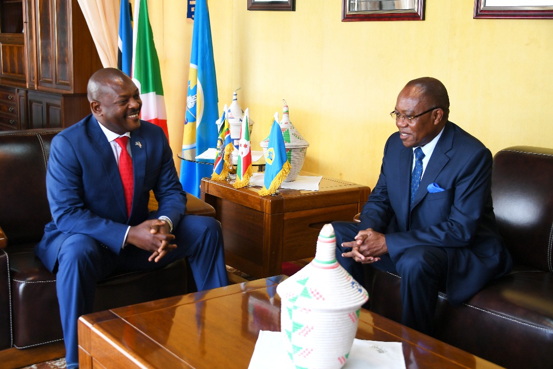 Le Président Burundais reçoit un envoyé spécial du Président Angolais