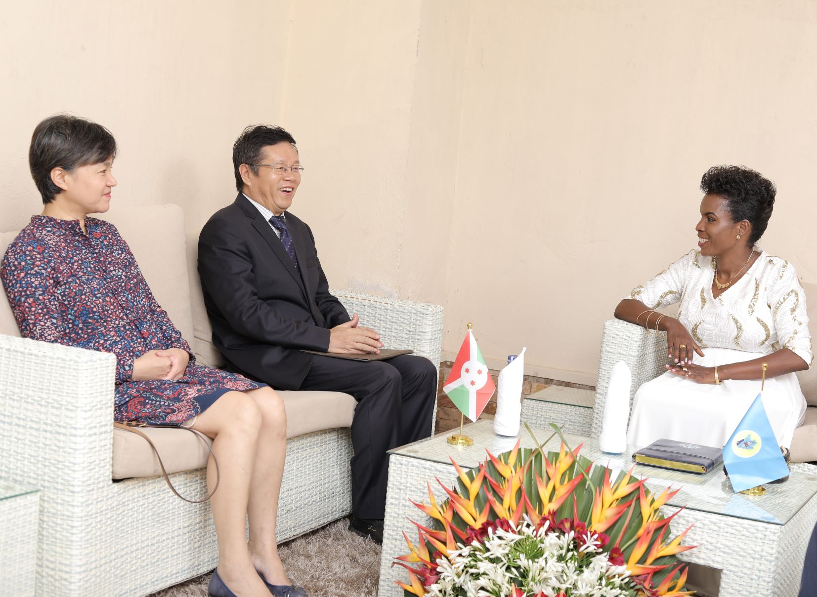 Son Excellence la Première Dame du Burundi reçoit en audience l’Ambassadeur de Chine au Burundi