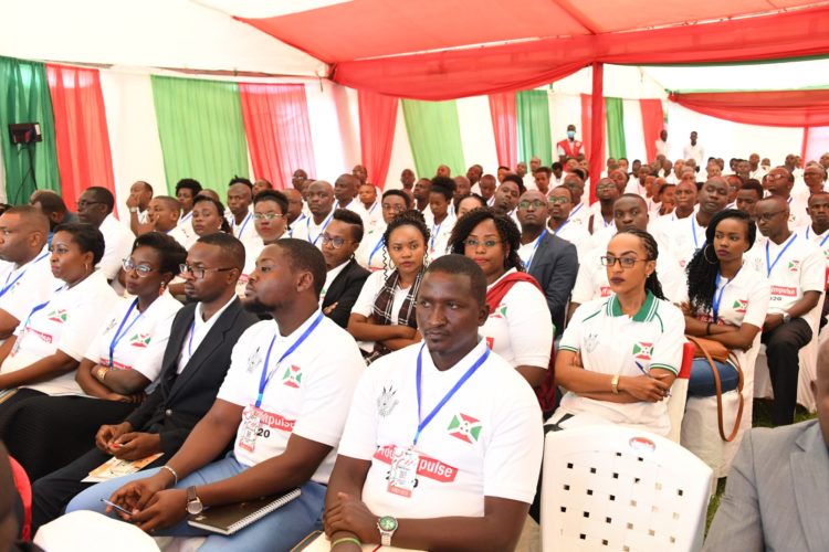 The Head of State officially launches a youth-raising retreat for sustainable development
