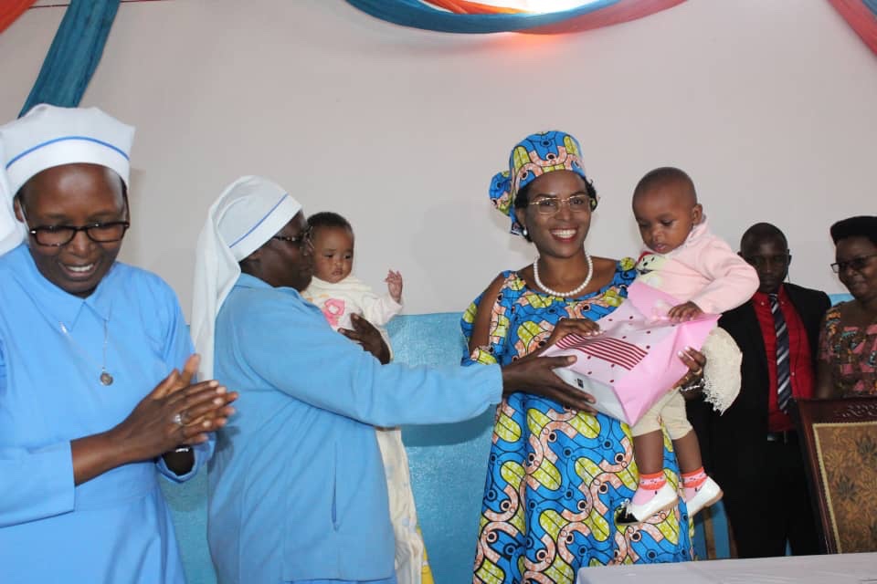 La Première Dame visite l’Orphelinat de la congrégation Sainte Bernadette de Karusi