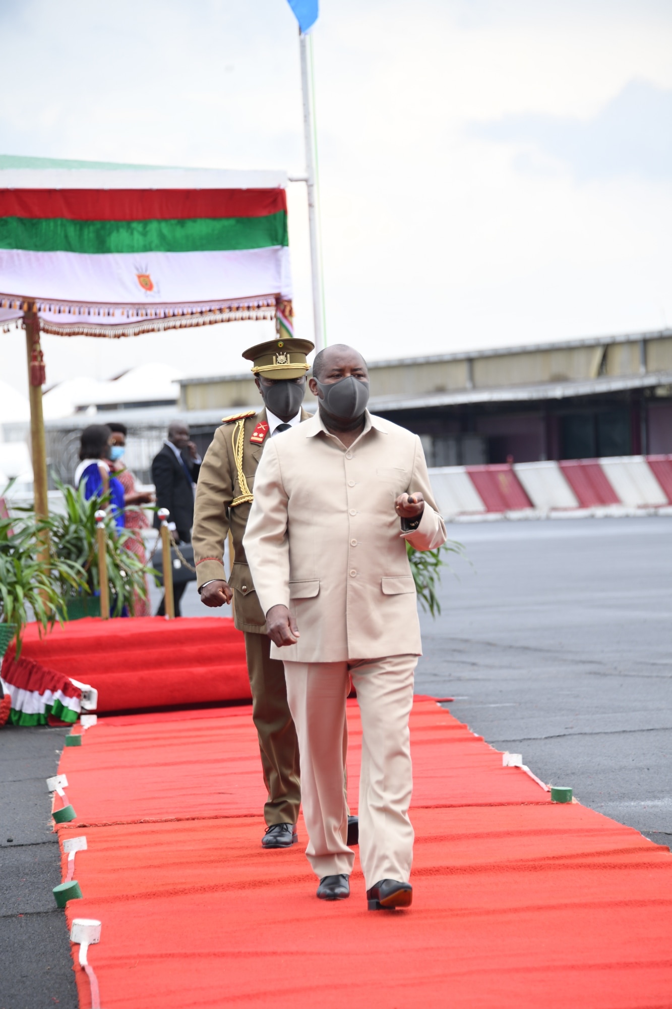 The Head of State returns from Libreville