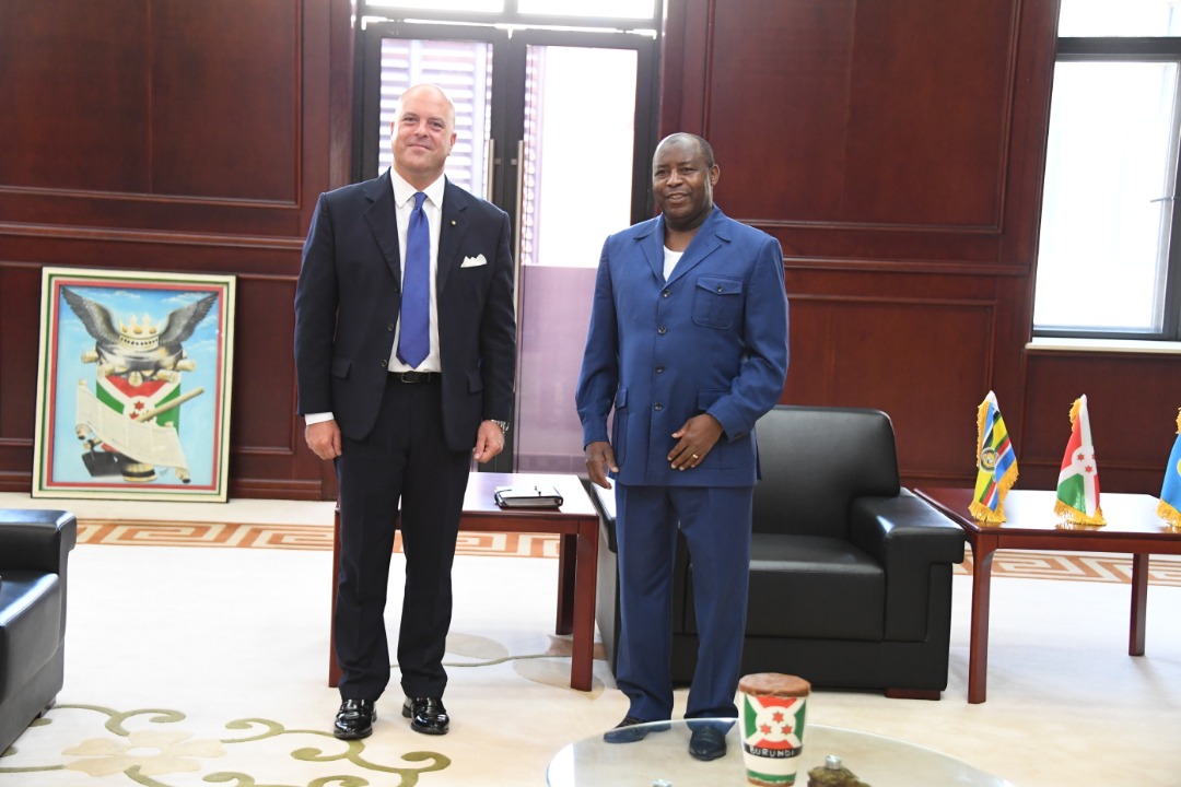 The Head of State receives in audience the Italian Ambassador to Burundi