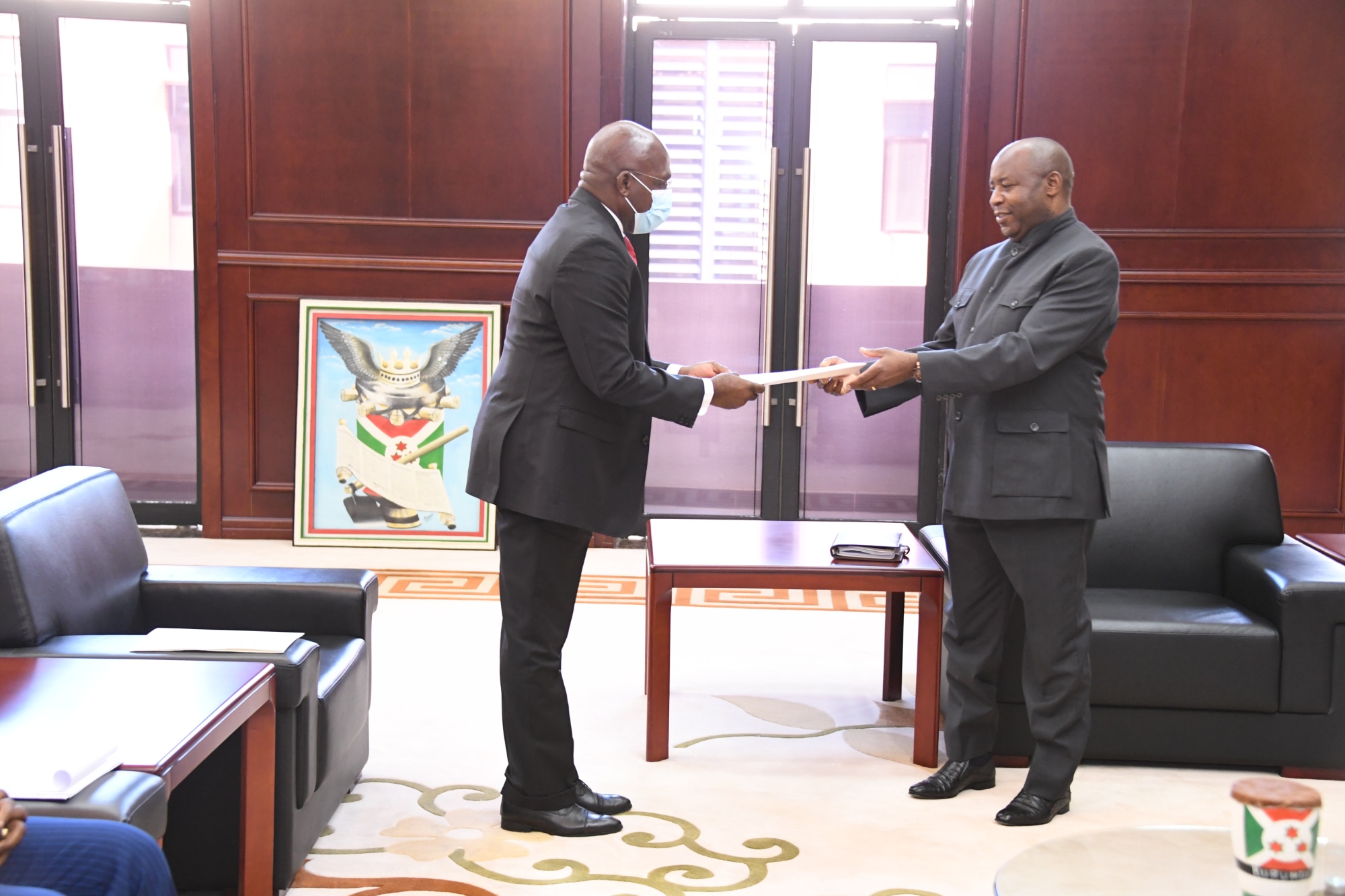 Le Ministre Angolais des Relations Extérieures reçu par le Président Ndayishimiye pour lui remettre un message du Président Joào Lourenço et lui présenter le nouveau Secrétaire Exécutif de la CIRGL