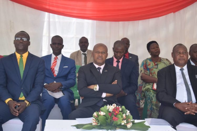 Le Vice-Président Bazombanza prend part aux cérémonies d’ordination pastorale et diaconale à l’Eglise Anglicane