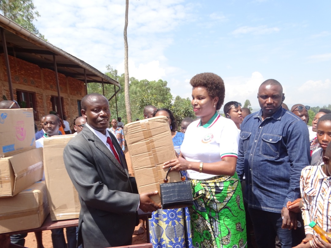 H.E Angeline Ndayishimiye supports Bubu Fundamental School, in Giheta commune