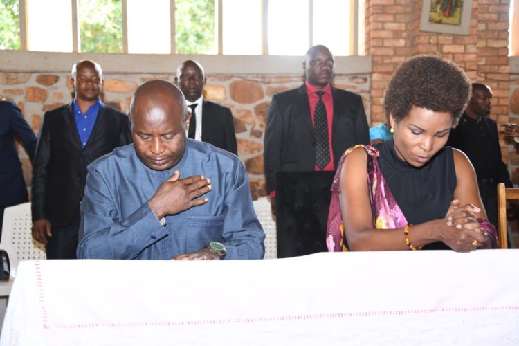 Le Couple Présidentiel s’associe aux chrétiens de la Paroisse Munanira pour la messe dominicale