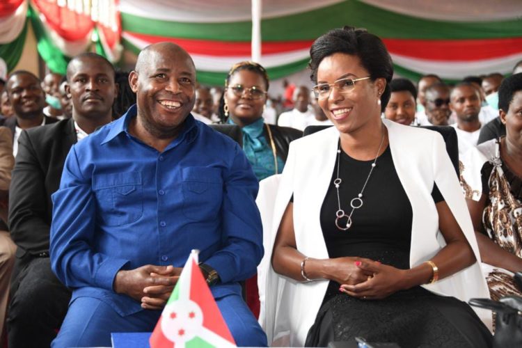 Le Couple Présidentiel rehausse la deuxième et dernière journée de la 5ème conférence nationale des jeunes