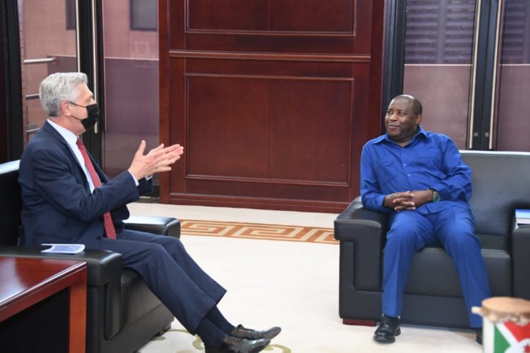 Filippo Grandi impressionné par le retour massif des réfugiés burundais