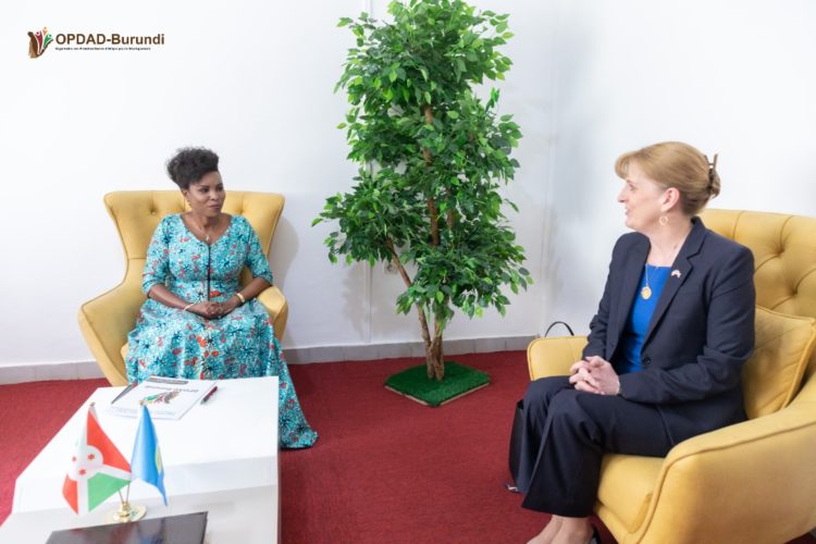 La Première Dame reçoit l’Ambassadeur des Etats Unis au Burundi