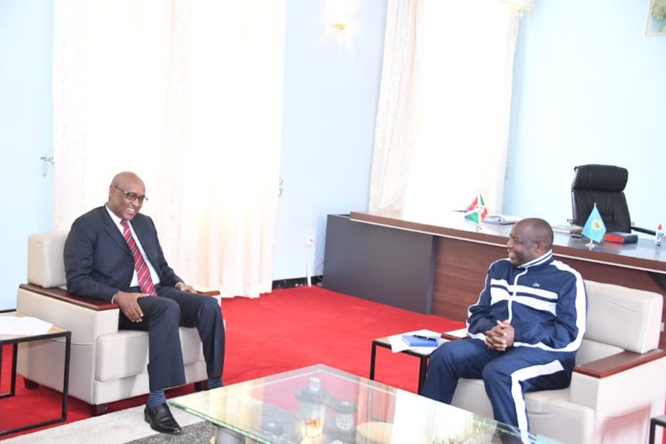 Le Chef de l’Etat reçoit le Ministre Kenyan en charge des affaires de l’EAC