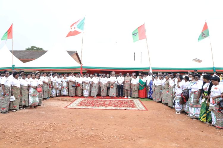 La ligue des femmes du CNDD-FDD apporte son appui à l’extension du centre URUMURI de Gitega