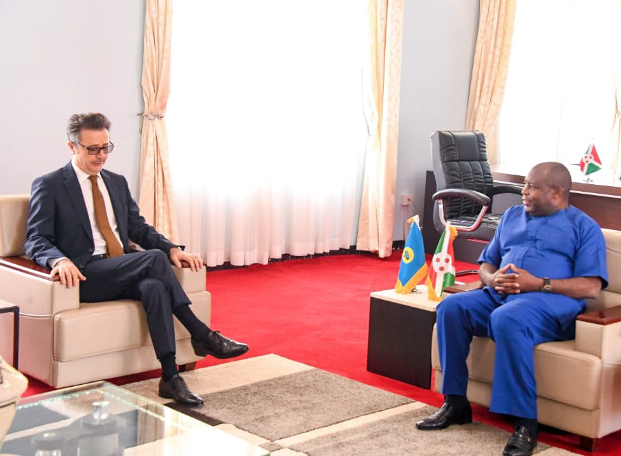 A la fin de sa mission au Burundi, l’Ambassadeur de France se réjouit de la renormalisation des relations bilatérales.