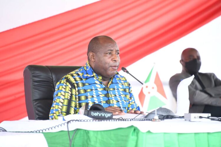 Le Président Ndayishimiye échange avec la population dans l’émission publique