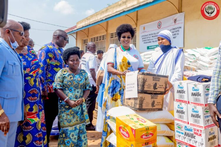 La Première Dame assiste 17 orphelinats en provenance de 17 provinces du Burundi