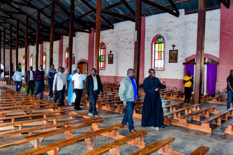 A Muyaga, le Président Ndayishimiye visite la première paroisse catholique du Burundi