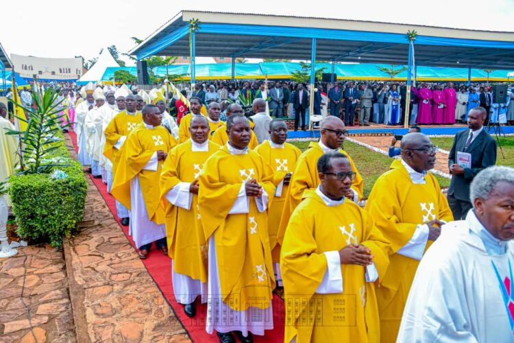 Prise de possession canonique de l’archidiocèse de Gitega par Mgr. Bonaventure Nahimana