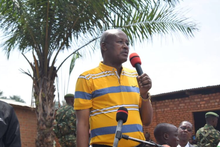 Le Vice-Président BAZOMBANZA appelle la population de Rumonge à s’adonner aux travaux de développement