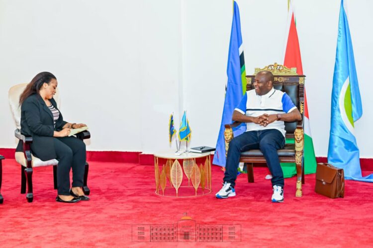 Le Président Ndayishimiye reçoit en audience l’Ambassadeur de la Jeunesse à l’Union Africaine pour la région de l’Afrique de l’Est