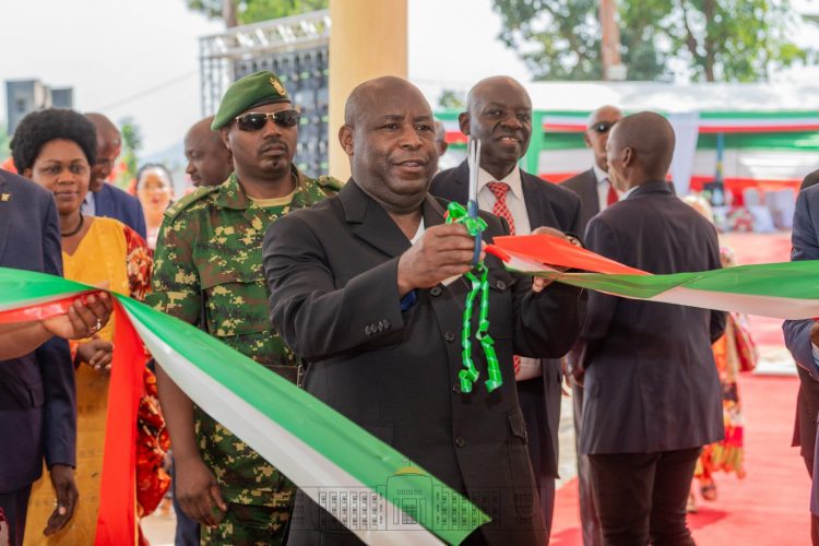 Le Président Ndayishimiye inaugure l’hôpital de référence de Kigutu