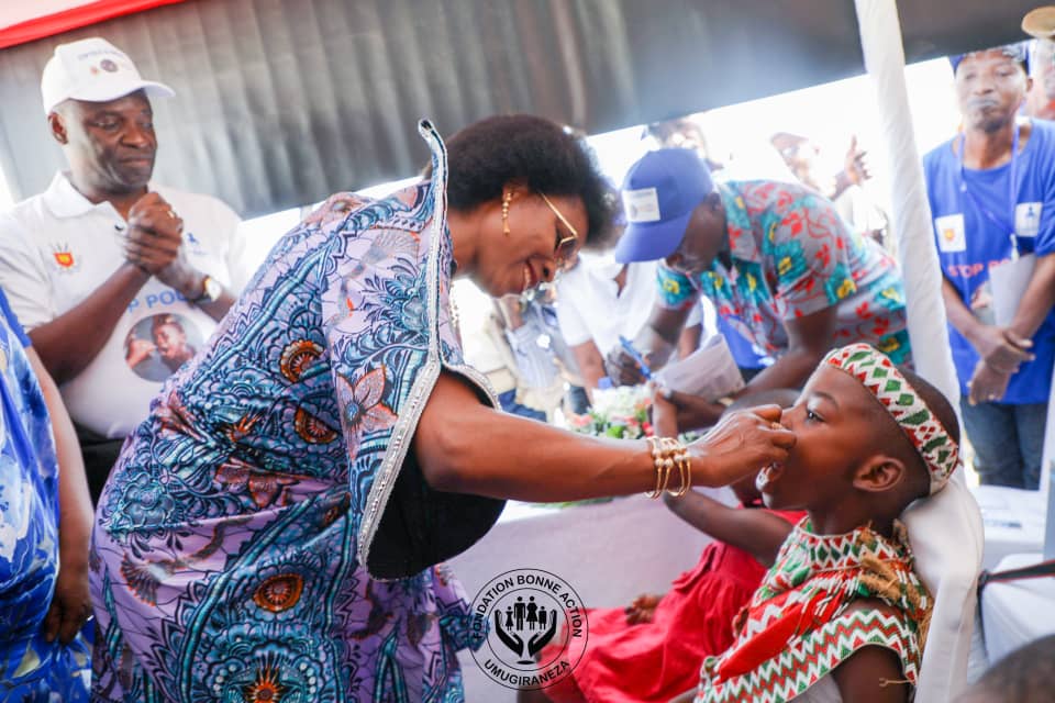 La Première Dame SE Angeline NDAYISHIMIYE lance officiellement le premier passage de la campagne de vaccination contre la Poliomyélite