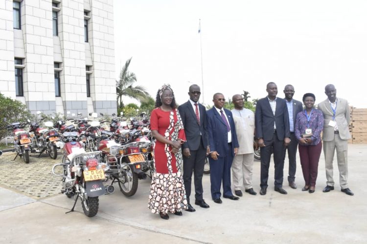 Remise des motos et des ordinateurs au ministère de la justice