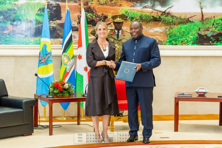 Le Président Ndayishimiye reçoit les lettres de créance de sept Ambassadeurs
