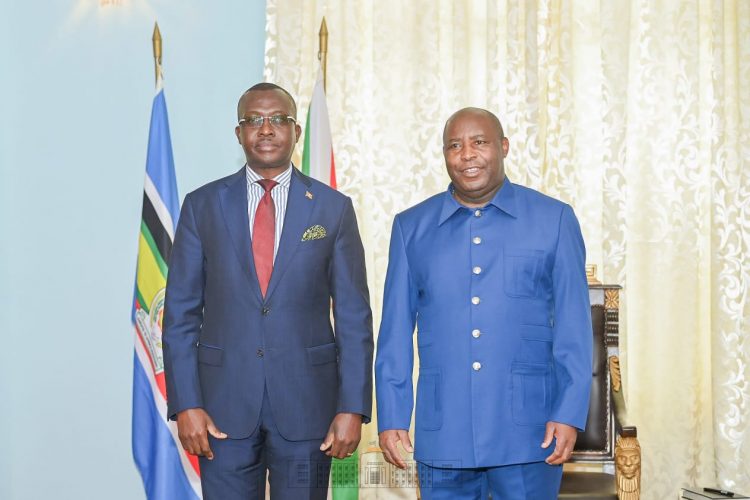 LE PRESIDENT EVARISTE NDAYISHIMIYE REÇOIT EN AUDIENCE L’ENVOYE SPECIAL DU PRÉSIDENT OUGANDAIS