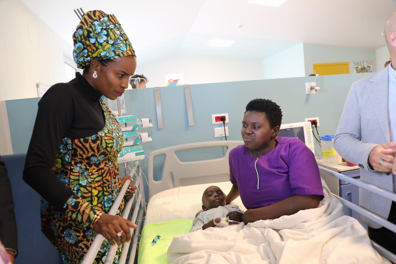 La Première Dame SE Angeline Ndayishimiye a visité les enfants burundais hospitalisés à Entebbe Children’s Surgical Hospital