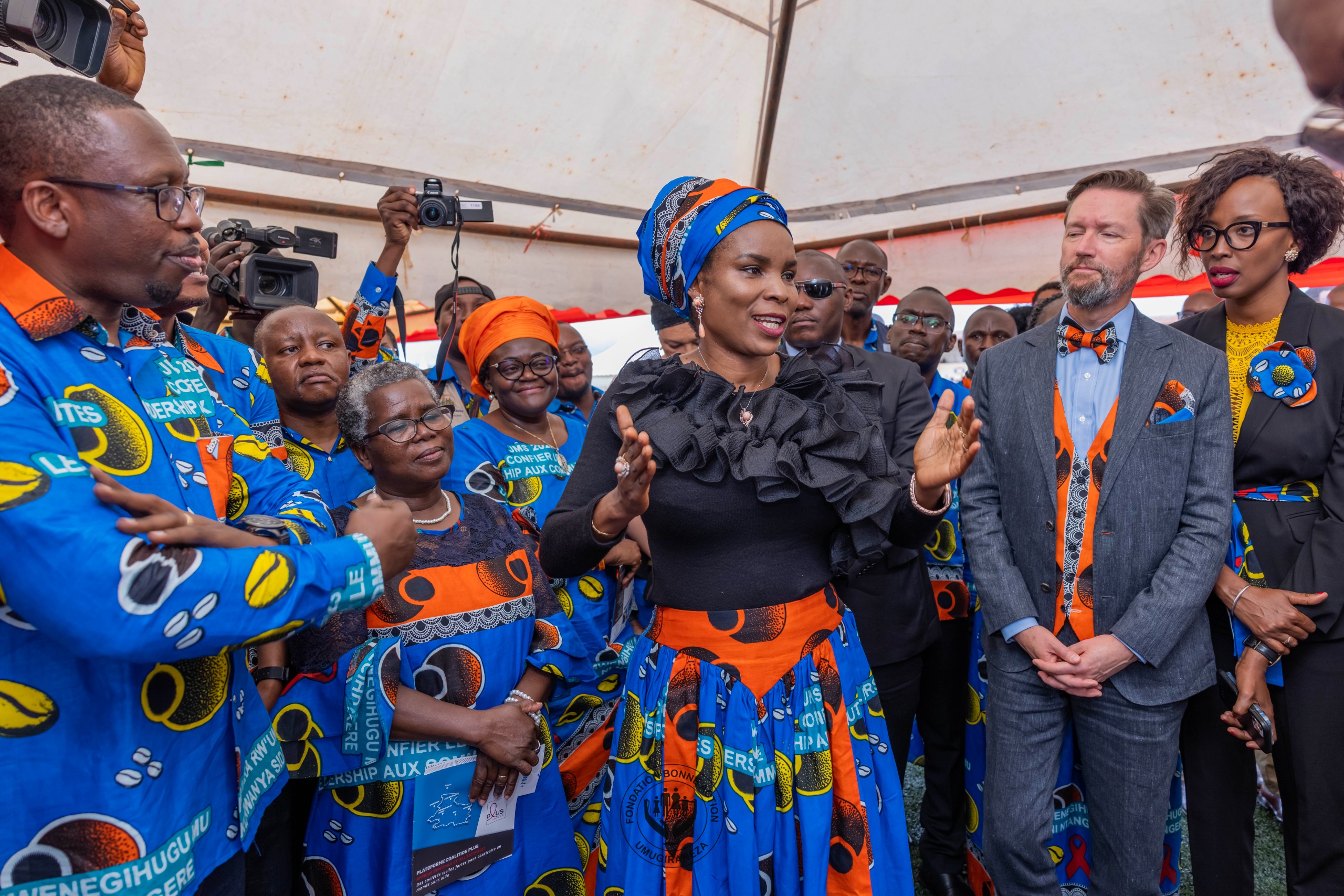 La Première Dame du Burundi souligne l’importance de la lutte contre le SIDA lors de la Journée internationale