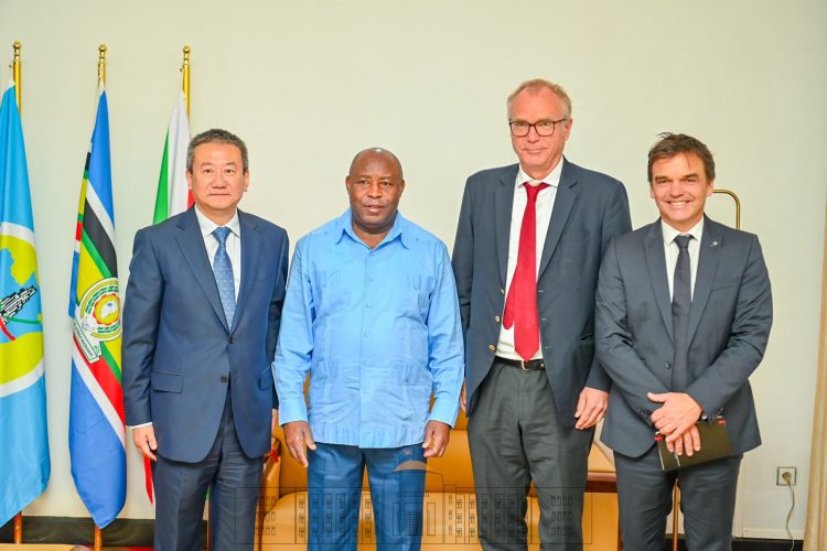 Le Président Ndayishimiye accorde une audience conjointe à l’Envoyé Spécial du Secrétaire Général des Nations Unies et à l’Ambassadeur Suisse au Burundi