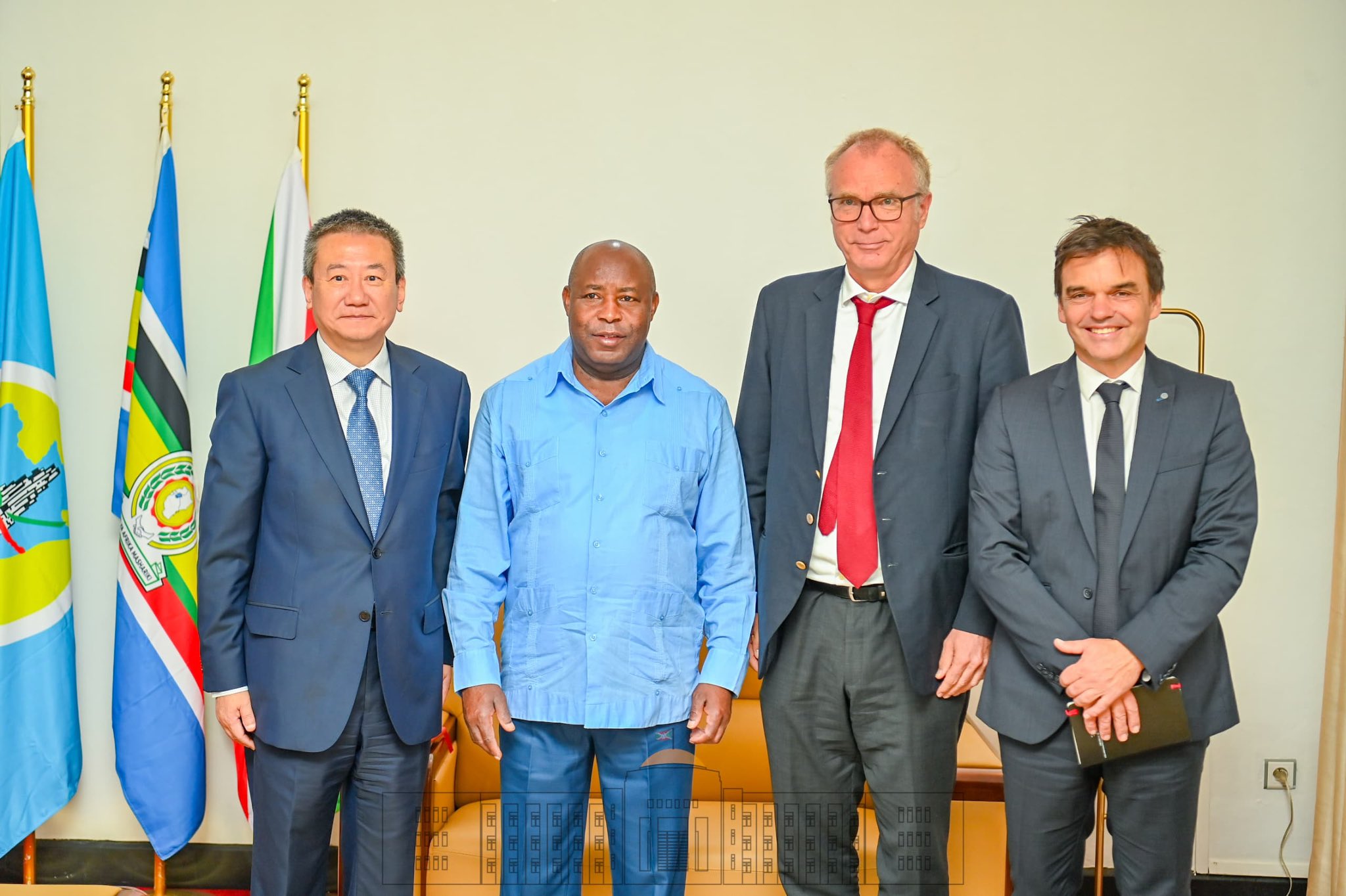 Le Président Ndayishimiye accorde une audience conjointe à l’Envoyé Spécial du Secrétaire Général des Nations Unies et à l’Ambassadeur Suisse au Burundi 