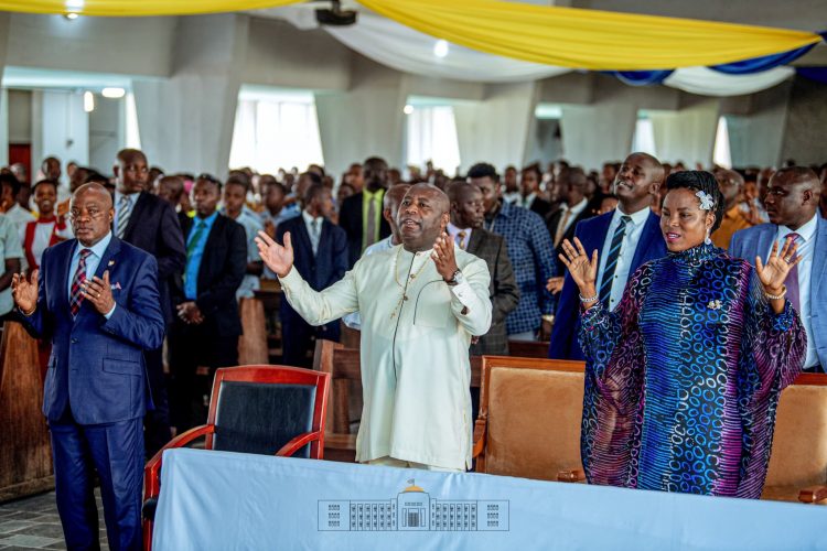Le Président Ndayishimiye partage la joie pascale avec les Chrétiens de la Chapelle du Saint Esprit à Kiriri