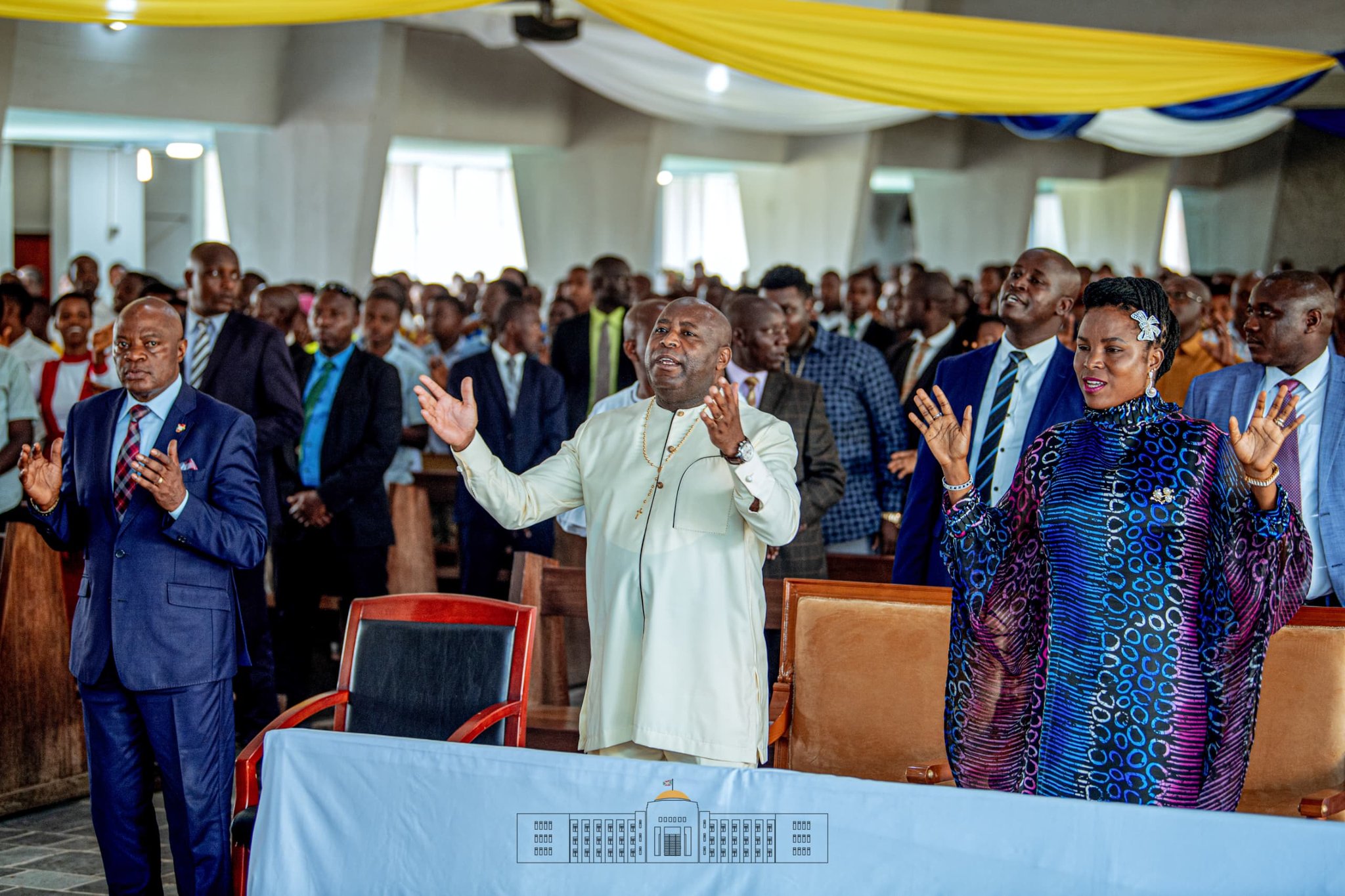 Le Président Ndayishimiye partage la joie pascale avec les Chrétiens de la Chapelle du Saint Esprit à Kiriri