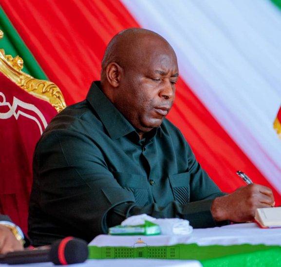 Le Chef de l’Etat Evariste Ndayishimiye échange sur la situation sécuritaire avec les corps de défense de la 4ème Division d’infanterie