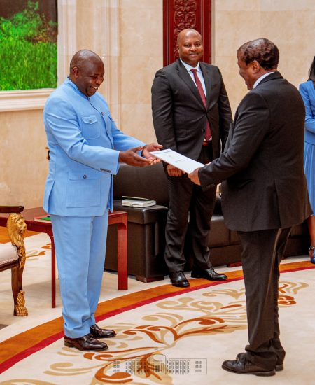 Le Chef de l’Etat Burundais reçoit les lettres de créance de neuf nouveaux ambassadeurs accrédités au Burundi