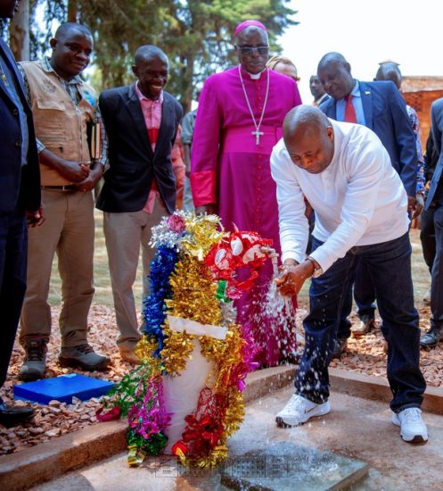 Le Président Ndayishimiye a inauguré une adduction d’eau potable à Ndava après 50ans de désespoir de la population