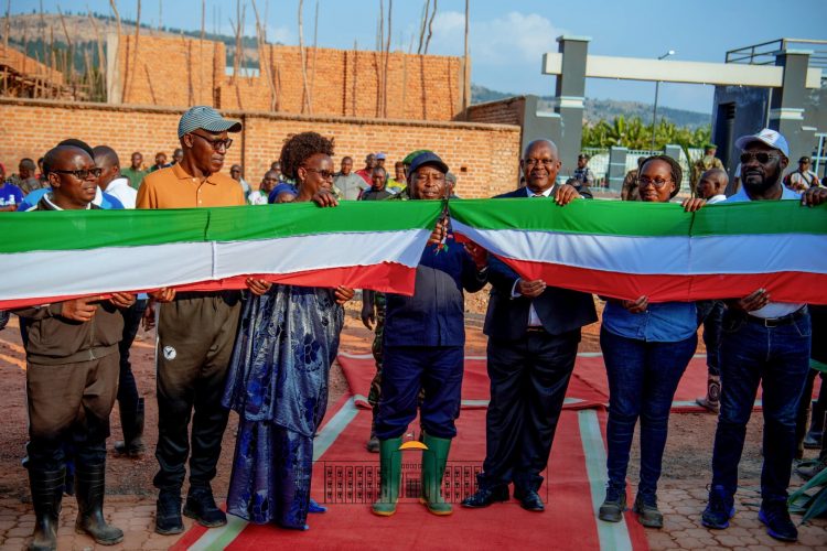 Le Président Ndayishimiye inaugure une infrastructure économique en commune Mishiha