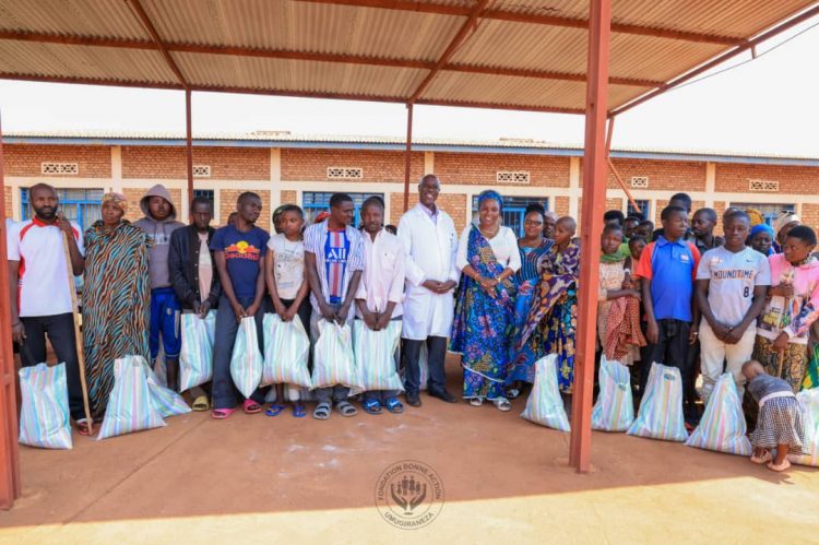 La Famille Présidentielle soutient les patients de la Polyclinique Umugiraneza et de l’Hôpital Kibimba