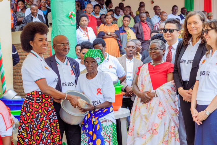 La Première Dame Angeline Ndayishimiye Prend Part à la Célébration de la Journée Mondiale de Lutte contre le SIDA à Rumonge