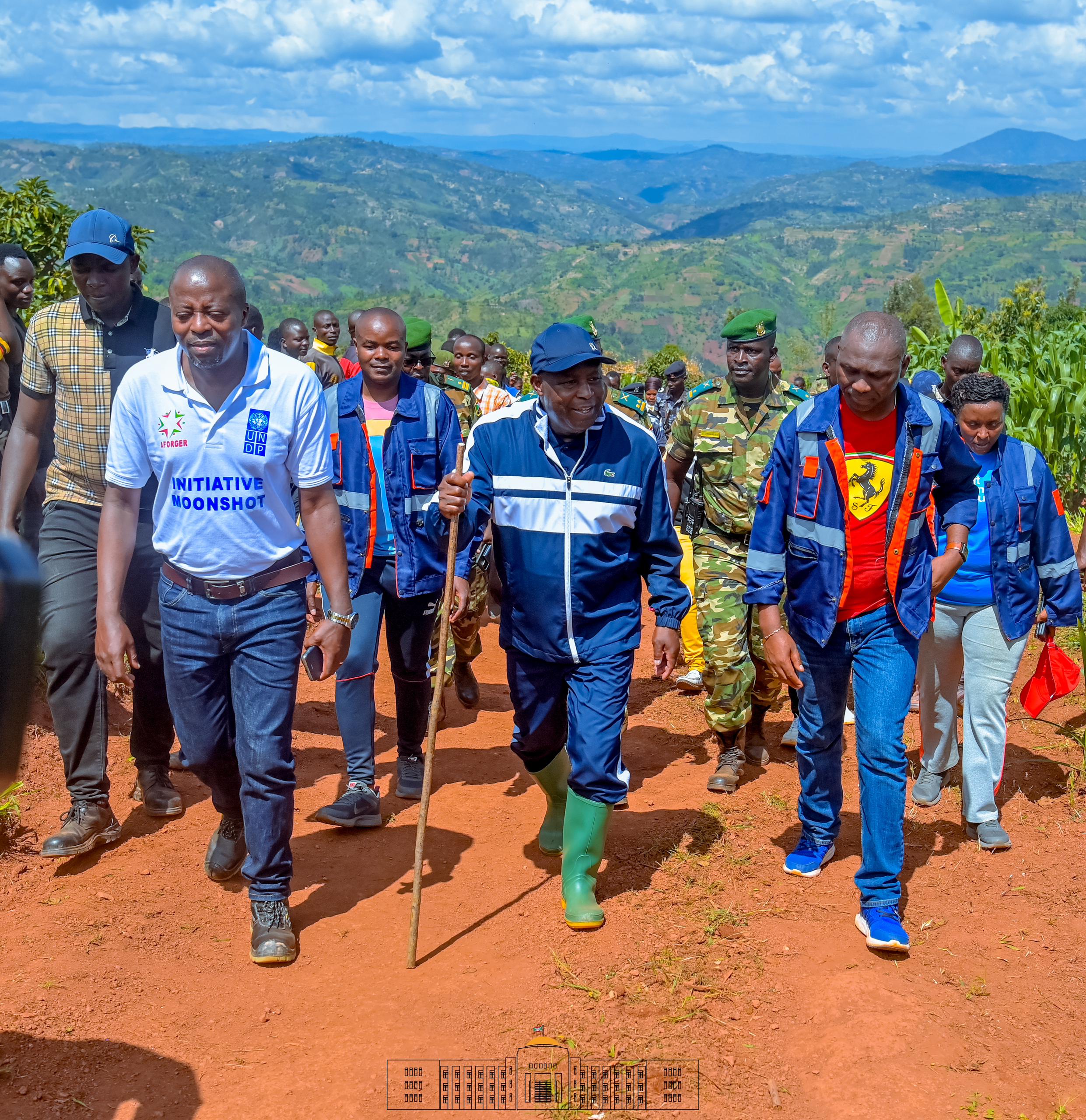 Le Président Évariste Ndayishimiye visite des sites miniers et agricoles pour promouvoir le développement durable au Burundi