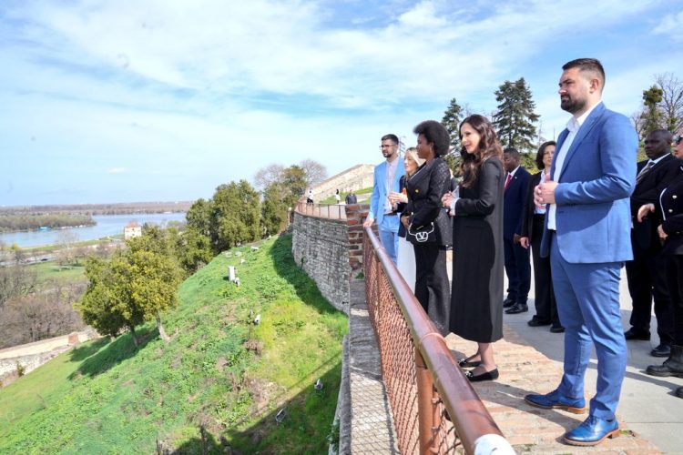 Renforcement des Liens Diplomatiques : La Première Dame du Burundi explore les Trésors Culturels et Initiatives Sociales de la Serbie