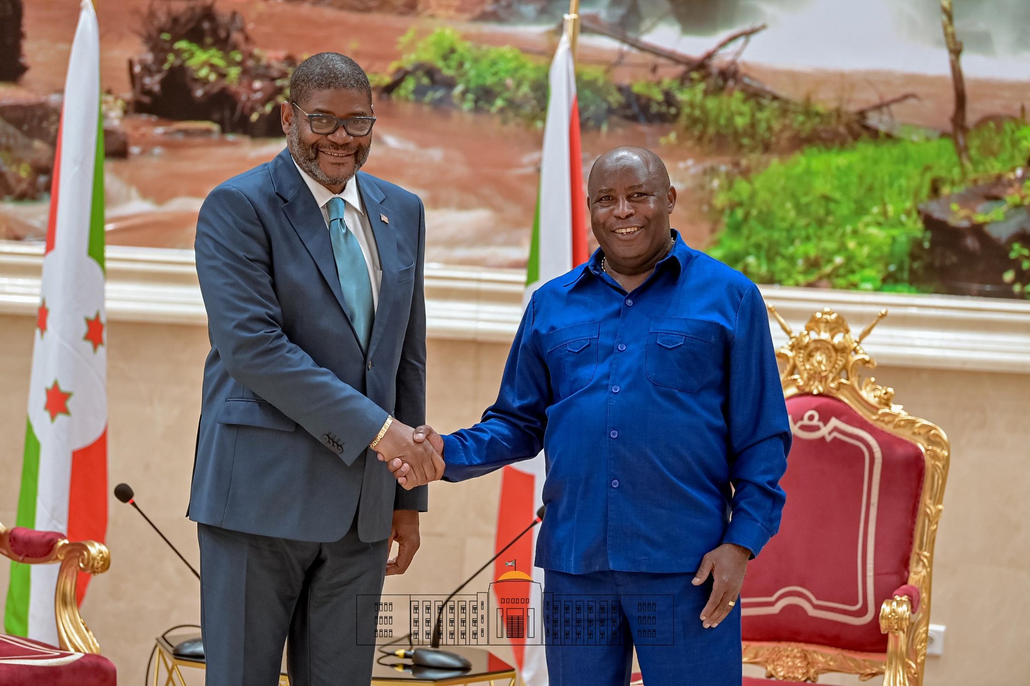 Le Président Ndayishimiye a reçu en audience un Envoyé Spécial du Libéria