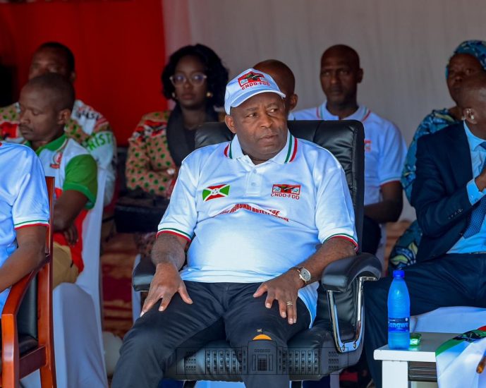 Le Président Ndayishimiye s’est joint aux Bagumyabanga de Buhumuza dans la campagne électorale