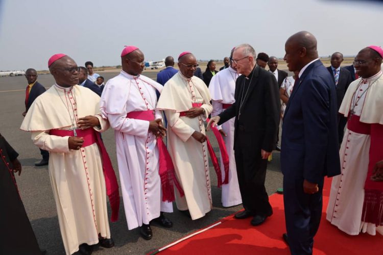 Accueil chaleureux du Cardinal Pietro Parolin au Burundi