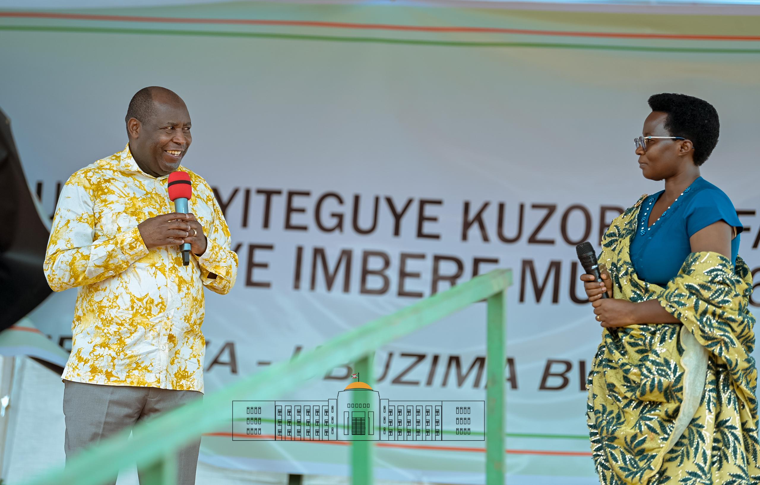 Présentation officielle de la nouvelle Administratrice de la Commune Mugere par le Président Ndayishimiye