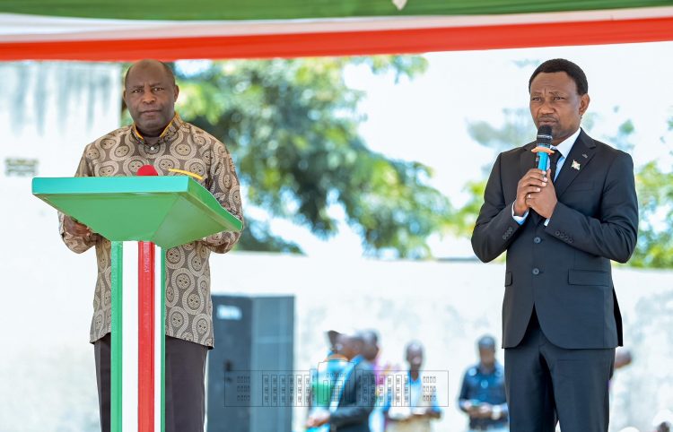 Présentation par le Président Ndayishimiye du nouvel administrateur de Rumonge