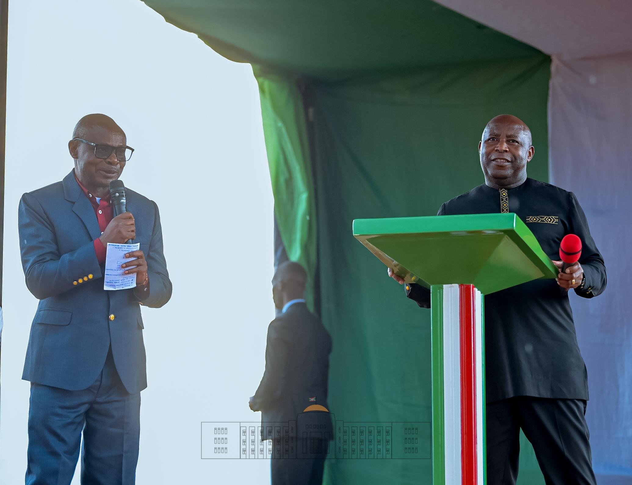 Présentation officielle de Léonidas NTIRANDEKURA, nouvel Administrateur de la commune Isare, par le Chef de l’État